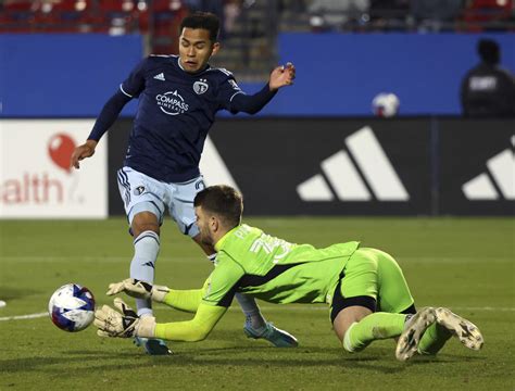 Ferreira’s late goal lifts Dallas over Sporting KC 2-1